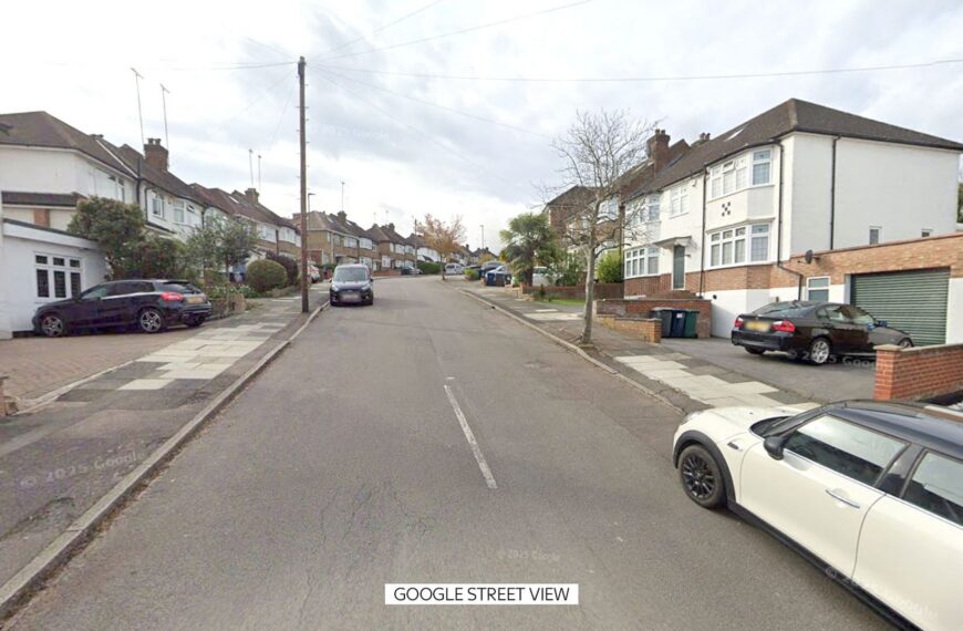 Barnet house fire kills two people