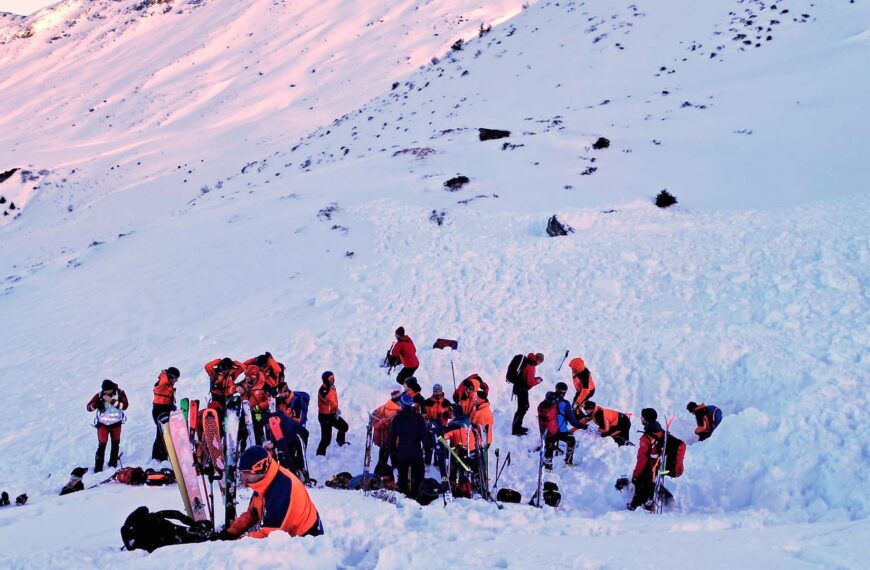Eight skiers killed in Austrian avalanches