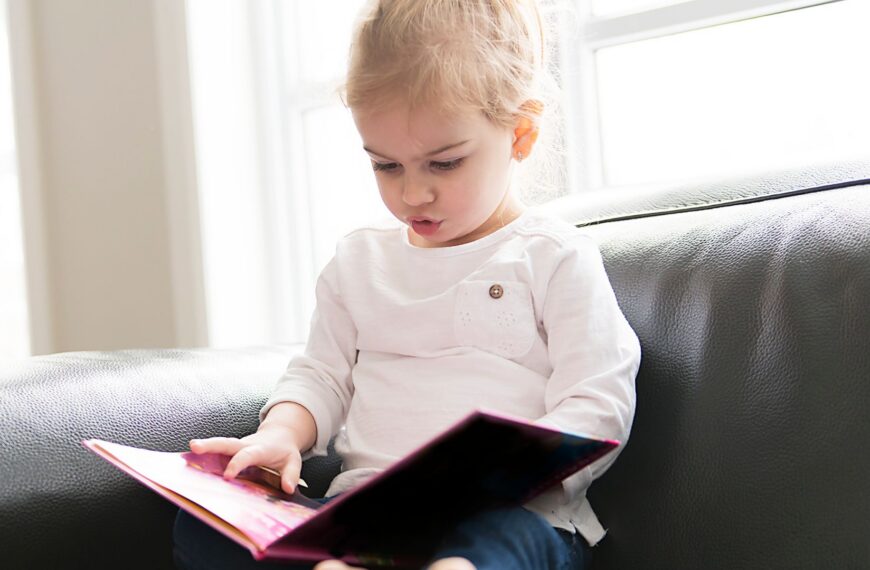 Nearly a third of kids can’t use books when starting school – and try to swipe them like phones