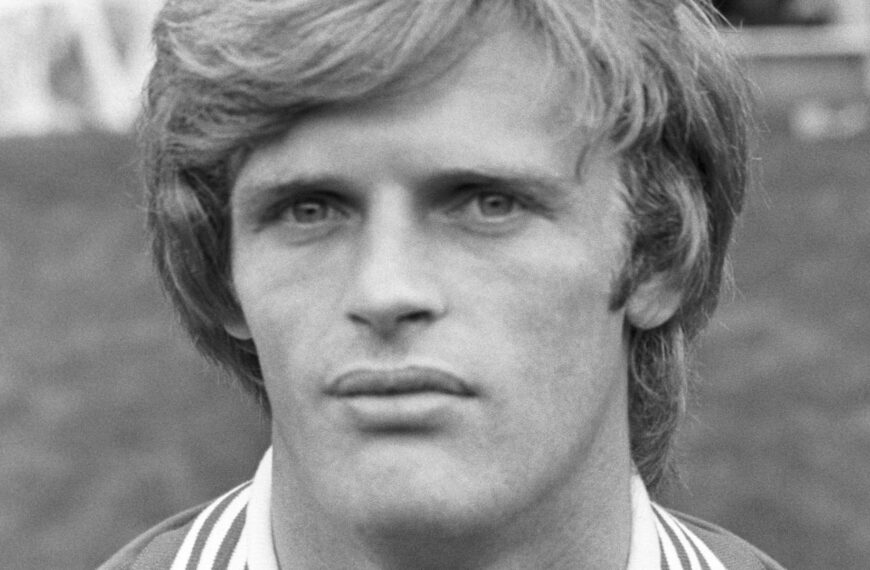 Heading football ‘likely’ to have contributed to death of former Man Utd star, coroner finds