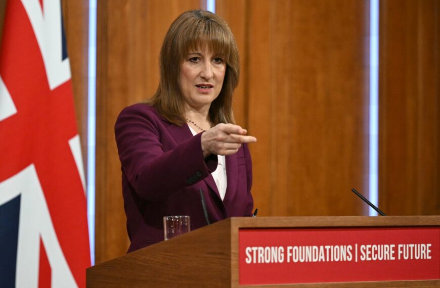 Economy records 0.3% growth in November