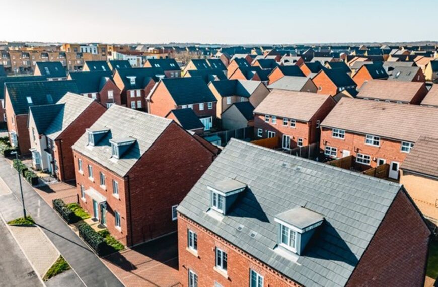 Millions to benefit as minister announces cap on ‘scam’ ground rents