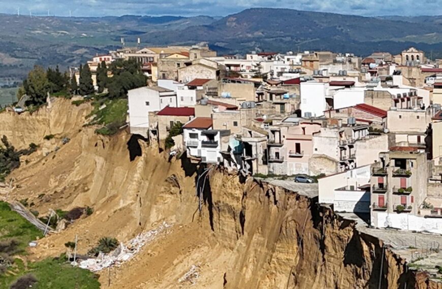 ‘The entire hill is collapsing’: Landslide in Sicily causes homes to fall off cliff edge, 1,500 evacuated