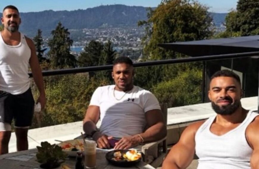 Anthony Joshua pays tribute to friends killed in Nigeria crash