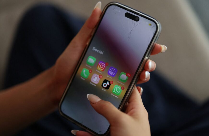 Labour MPs anticipate ‘politically inept’ U-turn on social media ban