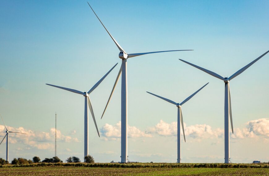 Wind power prices up in new offshore contracts as UK moves away from gas