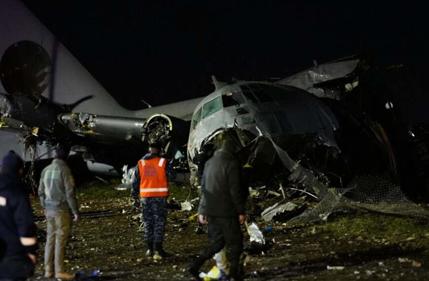 15 killed after military plane crashes on to busy road in Bolivia – reports