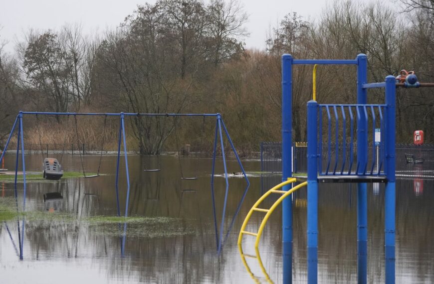 Fresh heavy rain warning issued amid hundreds of flood alerts