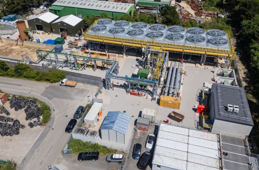 UK’s first deep geothermal electricity plant switches on
