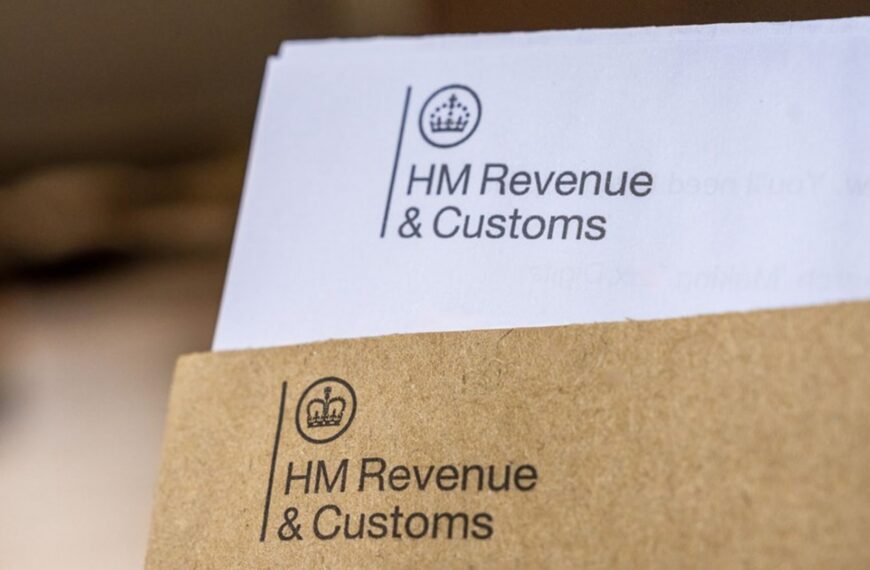 Salary sacrifice changes could hit millions more Britons, pensions expert says