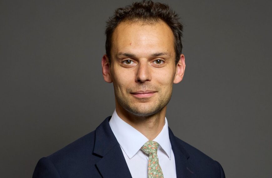 Minister resigns after row over ‘reprehensible material’ gathered on journalists