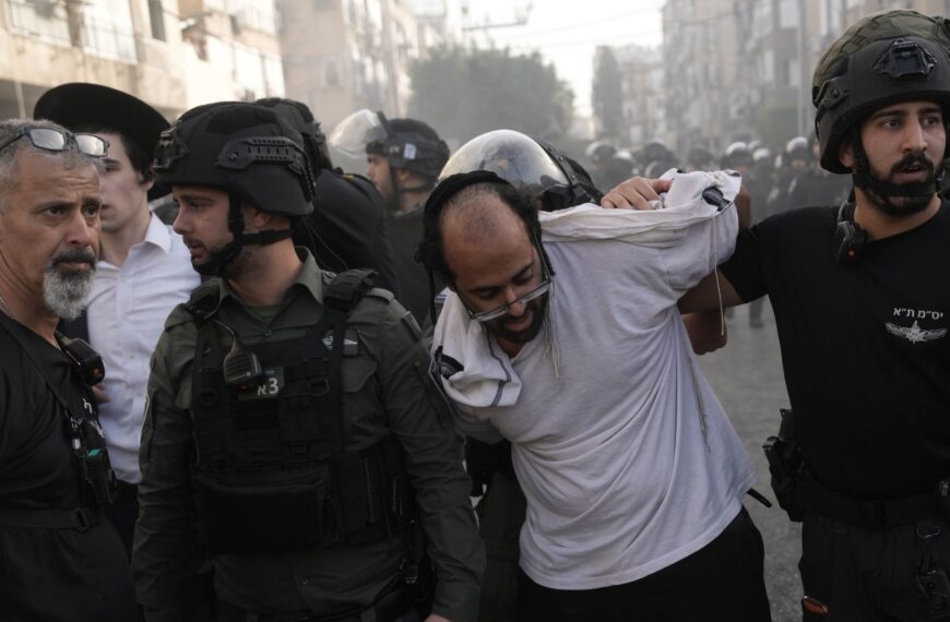 Netanyahu condemns ‘extreme minority’ as female IDF soldiers are rescued from riots in ultra-Orthodox Israeli city