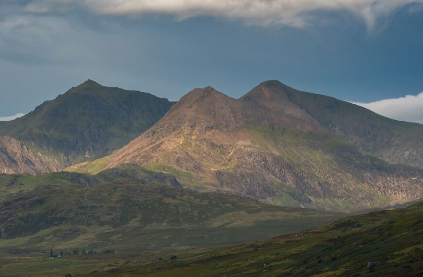 Bodies found in Eryri mountain range during search for two missing men