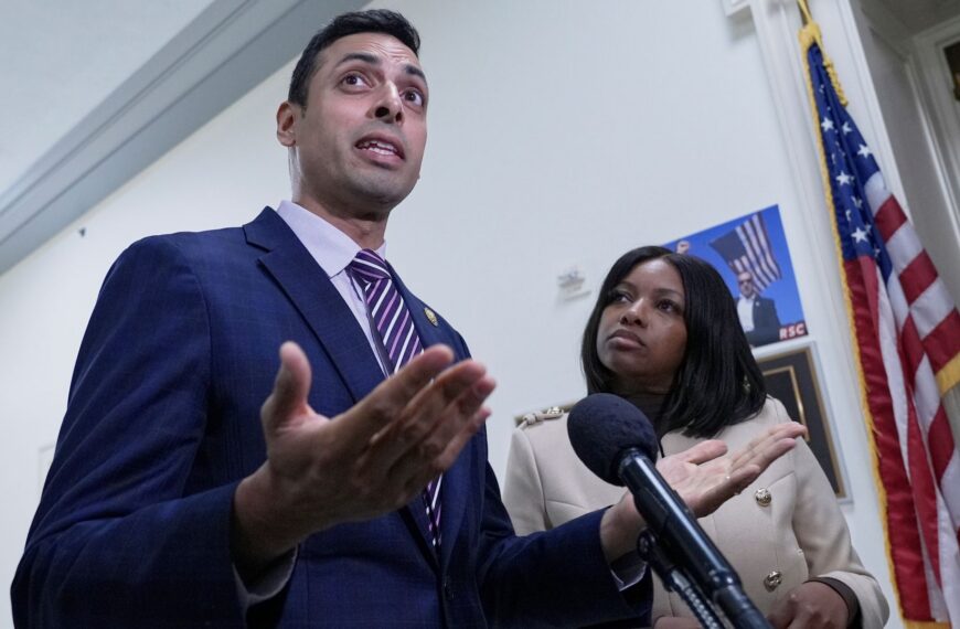 Andrew ‘clearly has knowledge’ on Jeffrey Epstein, claims US politician ready to hear testimony