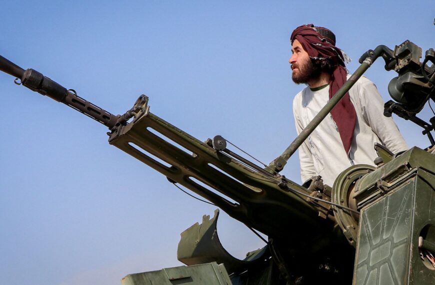 Pakistan-Afghanistan conflict displaces more than 100,000 people, UN says