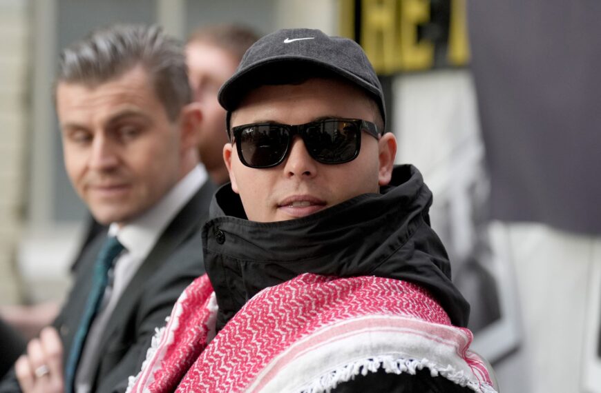 Judges uphold decision to drop terrorism case against Kneecap member