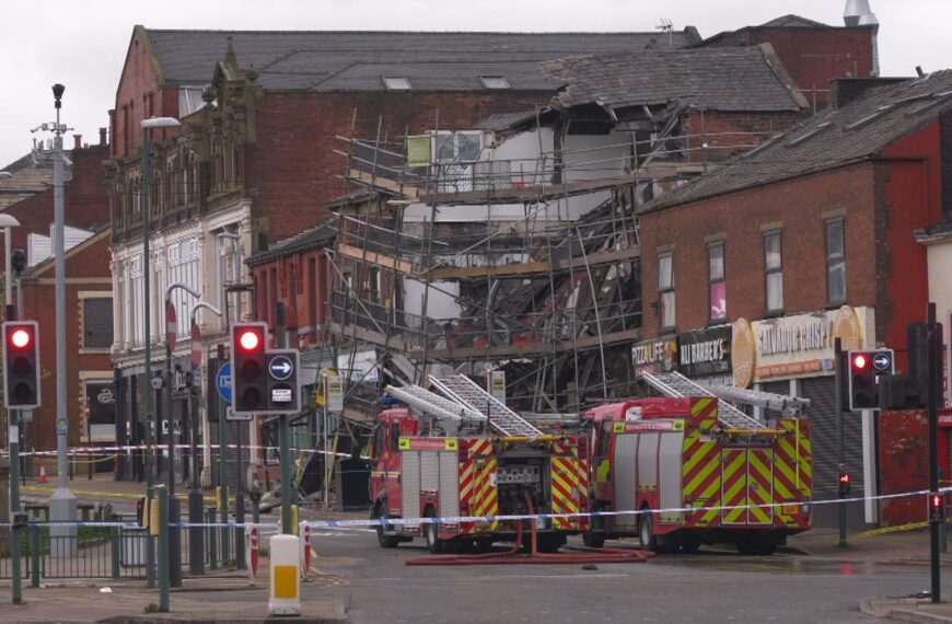 Five people escape and two injured after building collapses in Oldham