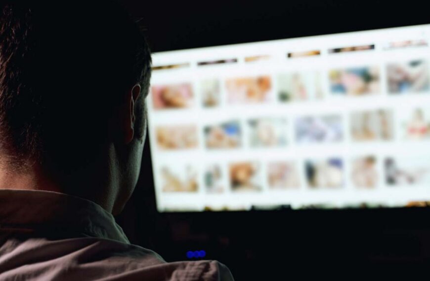 Starmer facing new Labour rebellion as MPs fight to extend porn ban