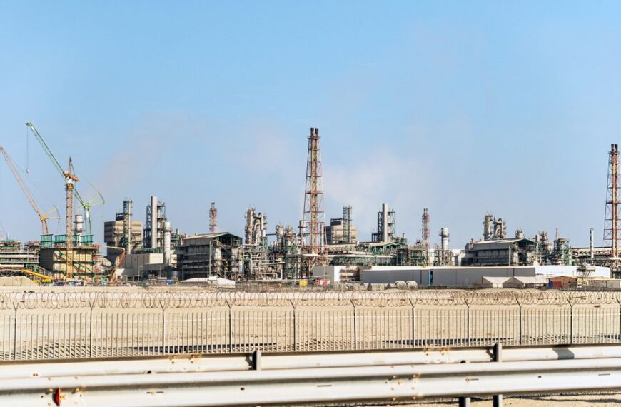 Oil and gas costs surge but some stocks defy war-focused sell-off