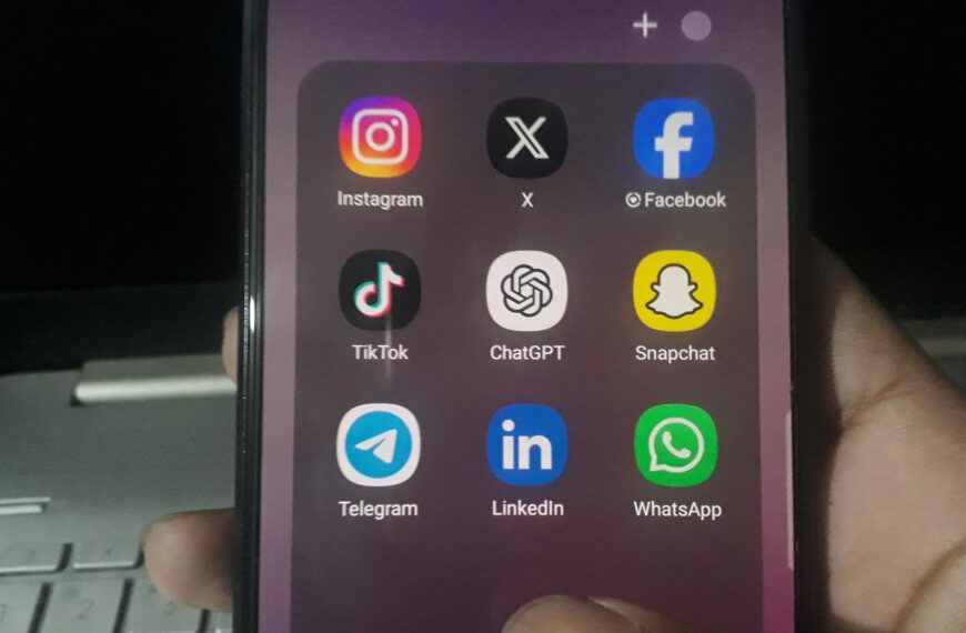 MPs vote down social media ban for under-16s