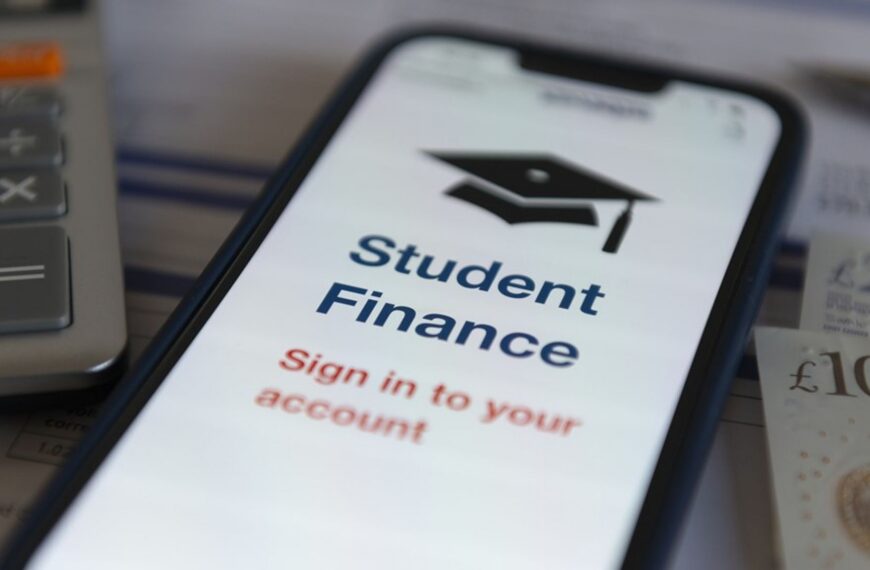 Britons could pay £10,000 extra after student loan change