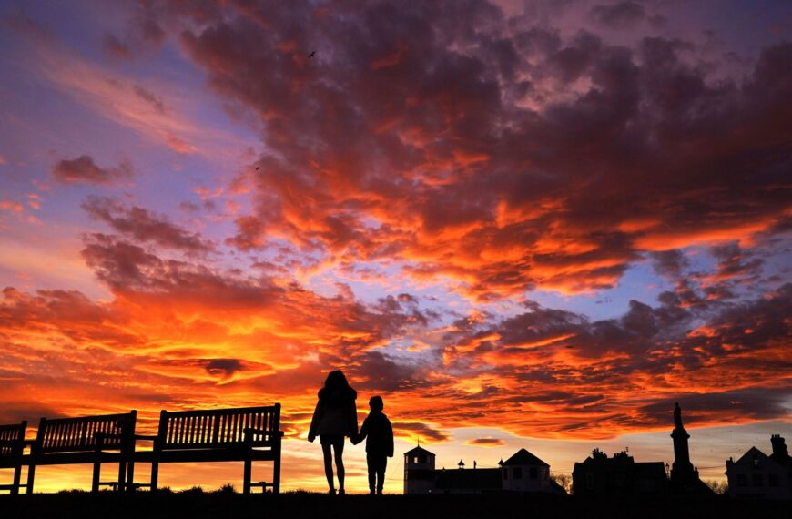UK weather: Cloud of Saharan dust to bring vibrant sunsets and hazy skies