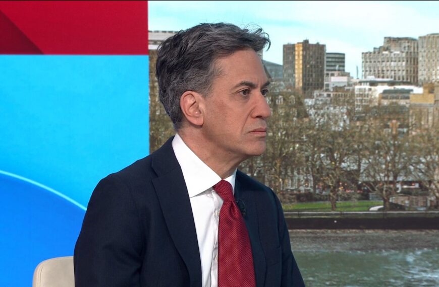 Ed Miliband says Labour will ‘fight people’s corner’ on energy costs – but he doesn’t say how