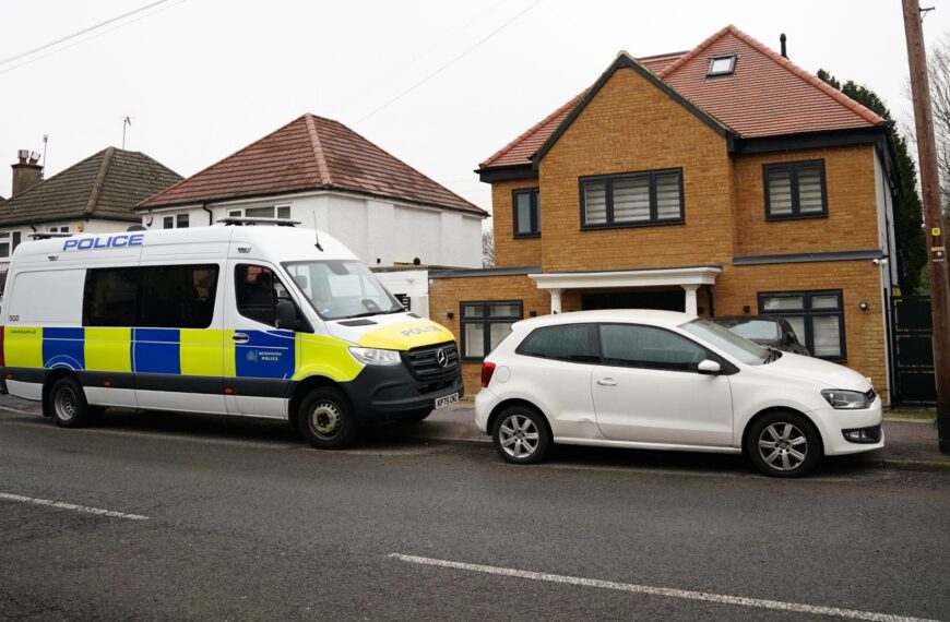 Four arrested on suspicion of spying on Jewish community for Iran, Met Police says